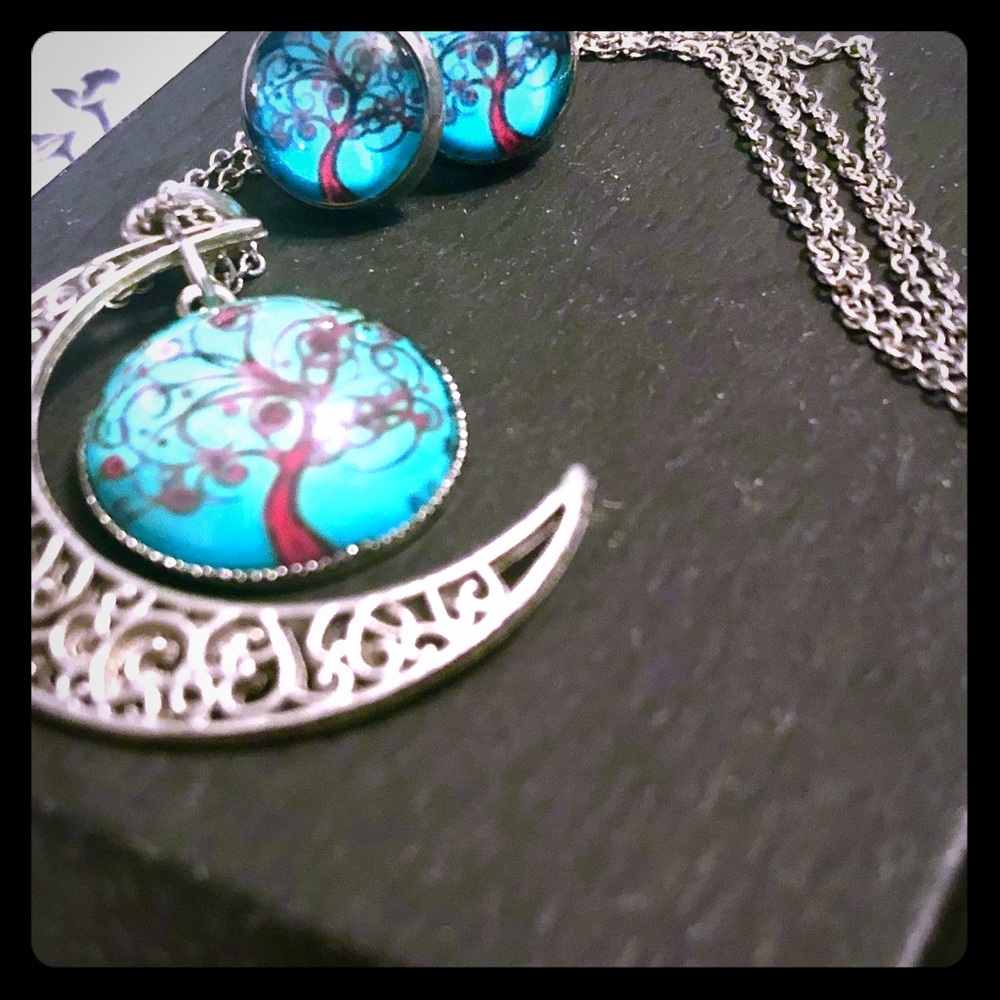 🔴Celtic tree necklace and earring set!